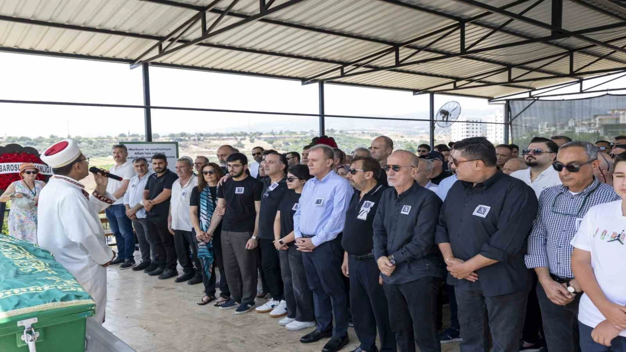 Gazeteci Duygu Öksüz Canova son yolculuğuna uğurlandı