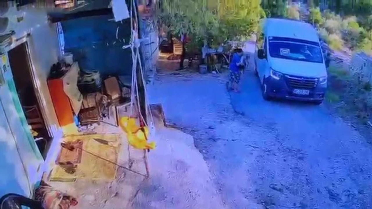 Geri manevra yaptığı araçla 1,5 yaşındaki oğlunun ölümüne sebep oldu