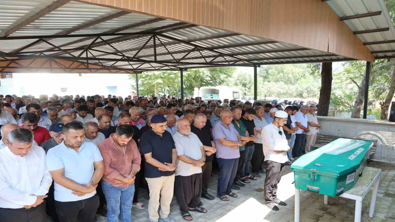 Göçükte hayatını kaybeden işçi Bekir Çelik, Kozanda toprağa verildi