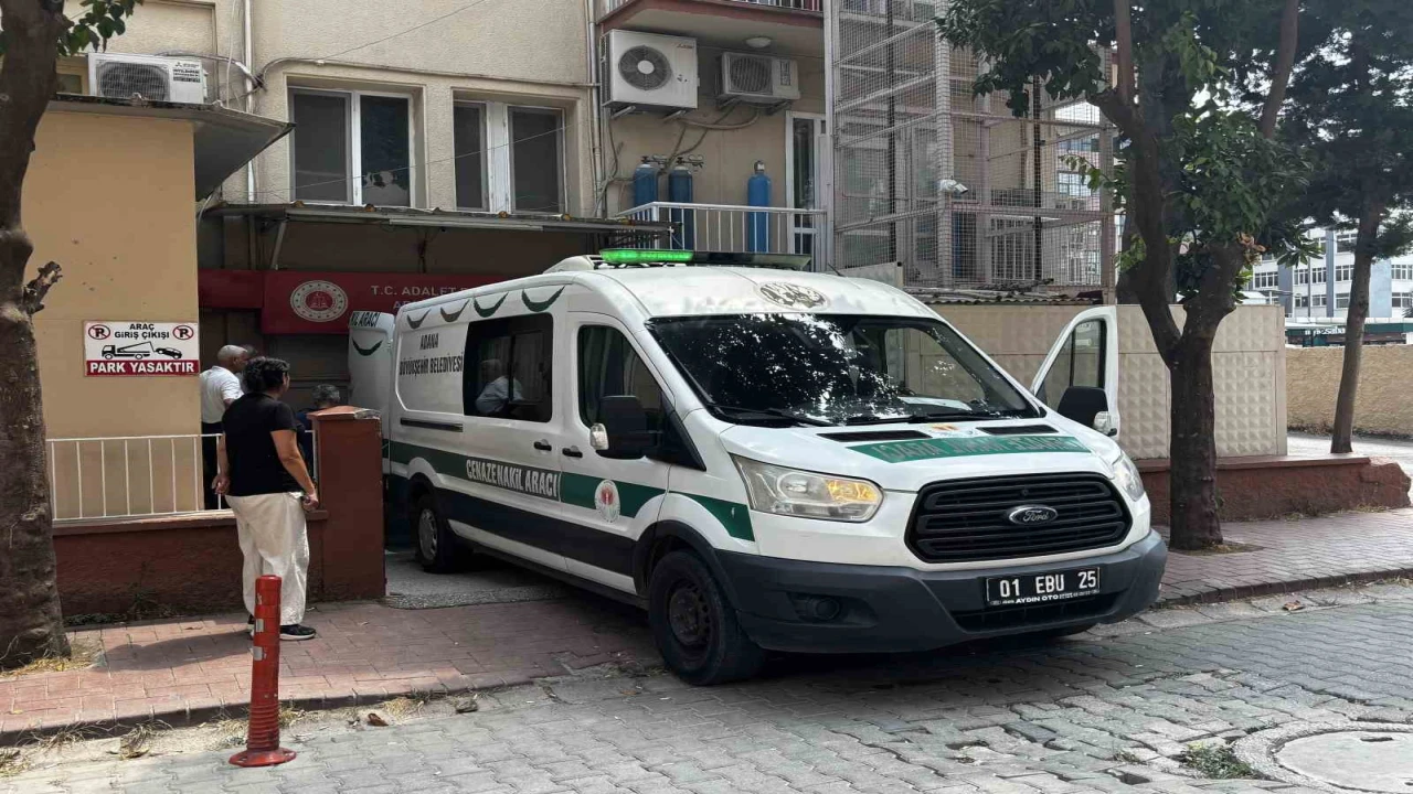 Göçükte hayatını kaybeden işçinin cenazesi adli tıptan alındı