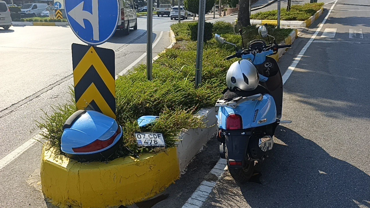 Hafif ticari araçla çarpışan motosikletli yaralandı