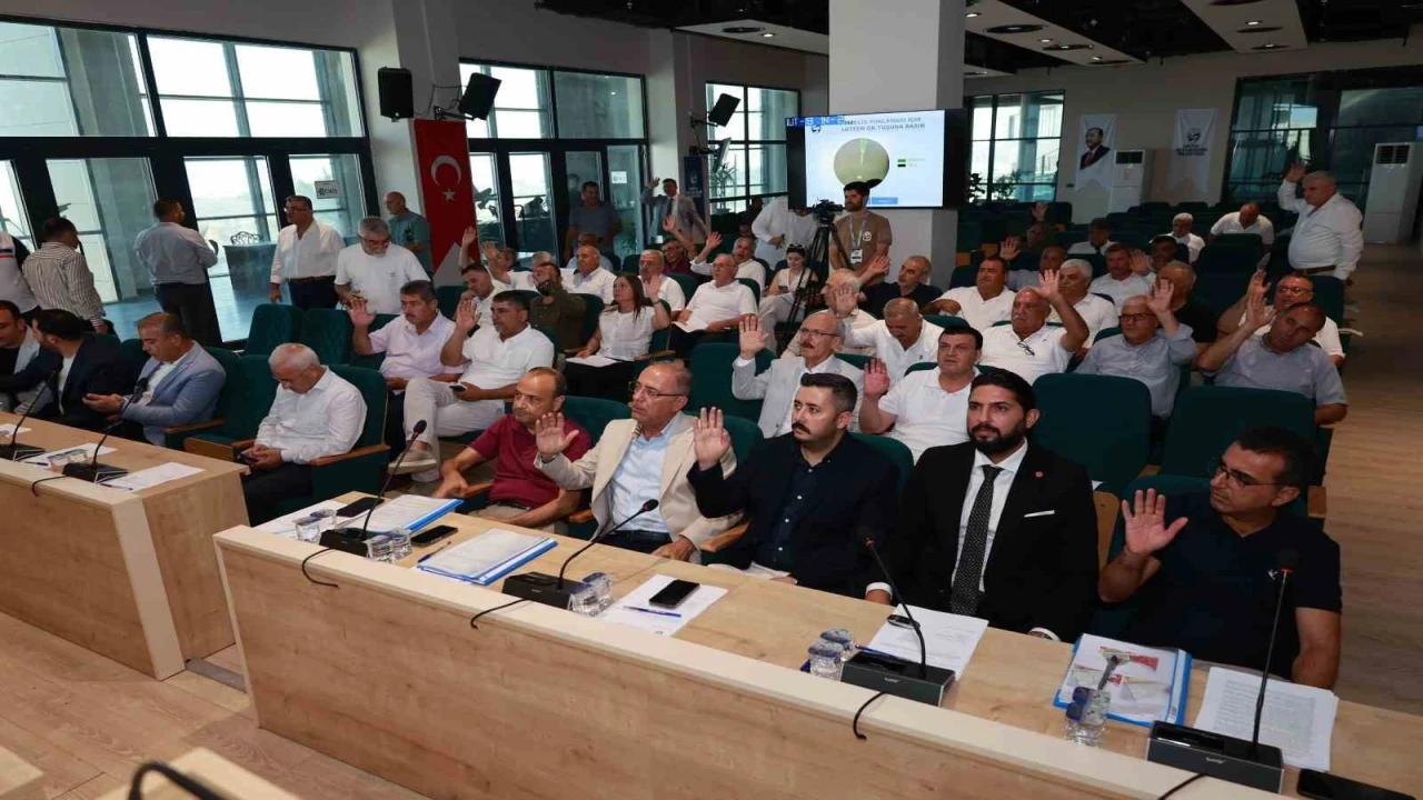 Hatay büyükşehir Belediyesi, savaşın izlerinin silindiği Suriyenin 2 kentine araç hibe edecek