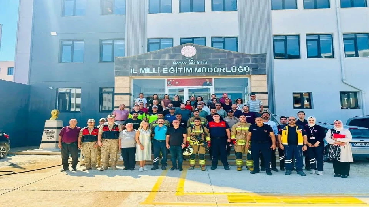 Hatay İl Milli Eğitim Müdürlüğünde yangın eğitimi ve tatbikat düzenlendi