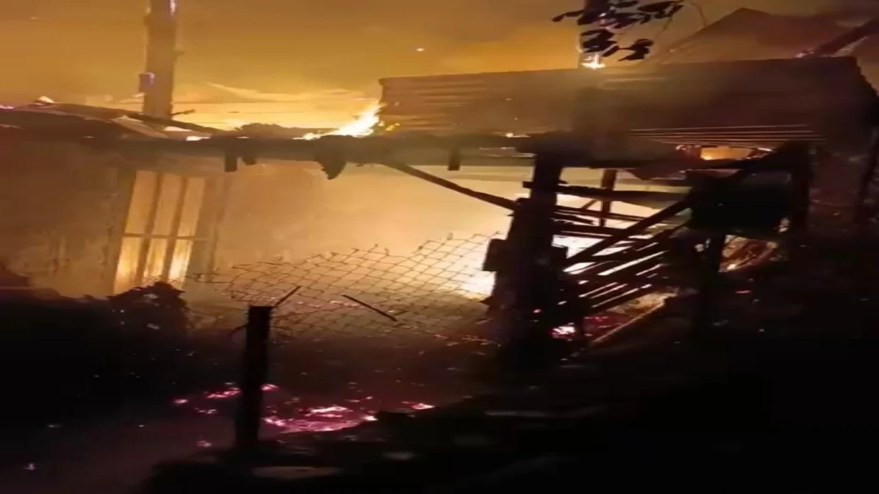 Hatayda 2 katlı ahşap ev alevlere teslim oldu