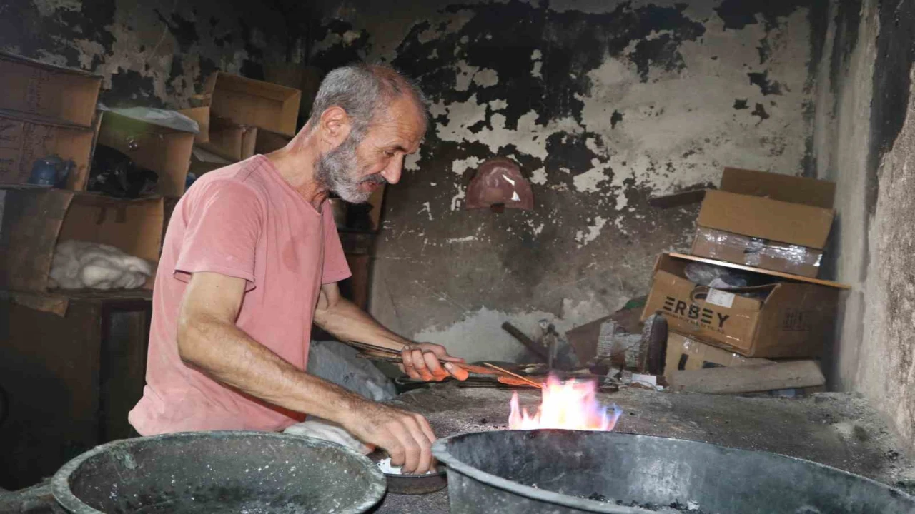 Hem kalaycı hem şair