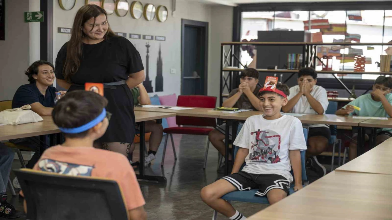 İngilizceyi oyunlarla öğreniyorlar: ‘Hello Mersin yaz programı sürüyor
