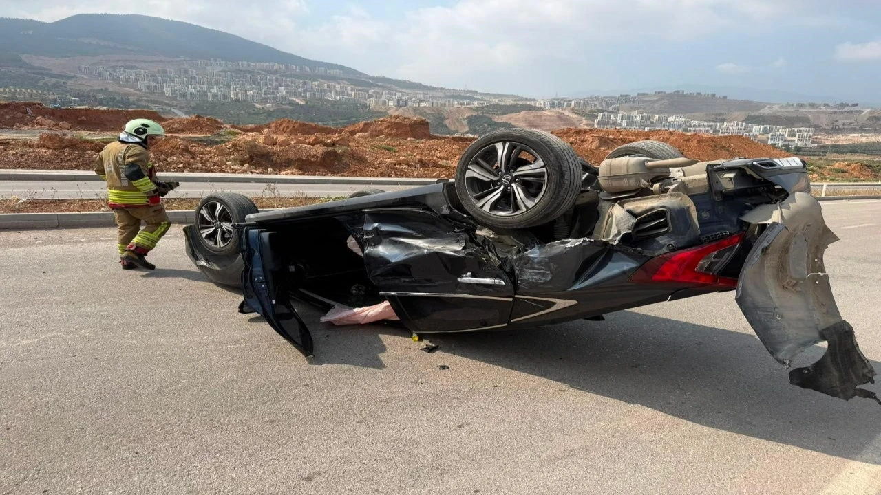 İskenderunda otomobil ters döndü: 4 yaralı