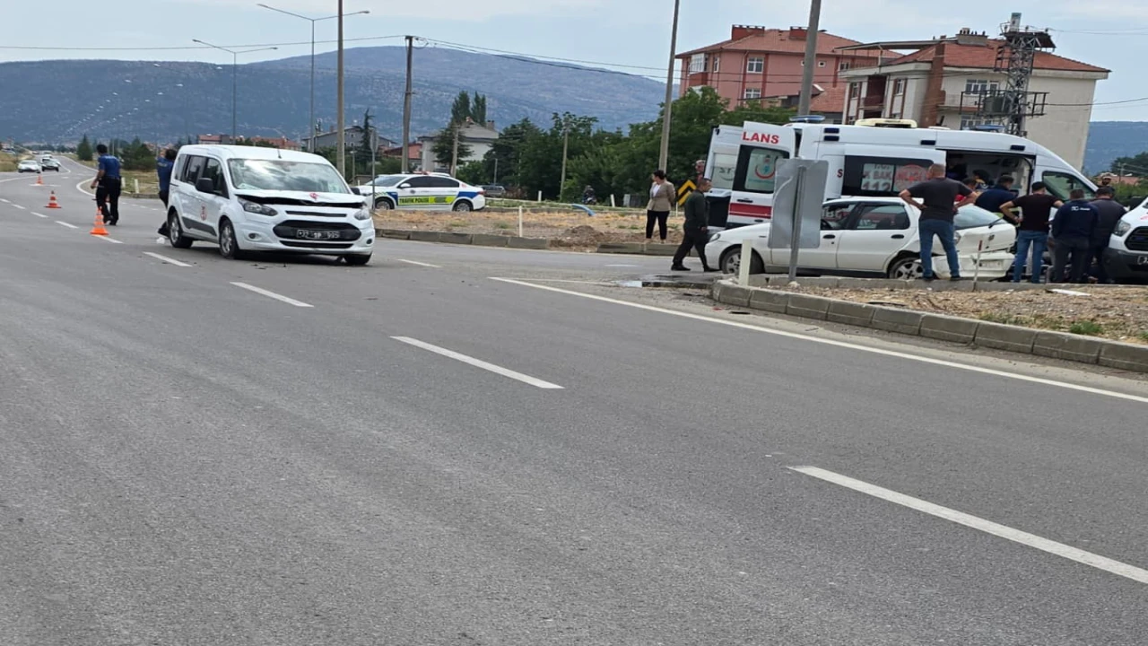 Ispartada iki araç çarpıştı: 5 yaralı