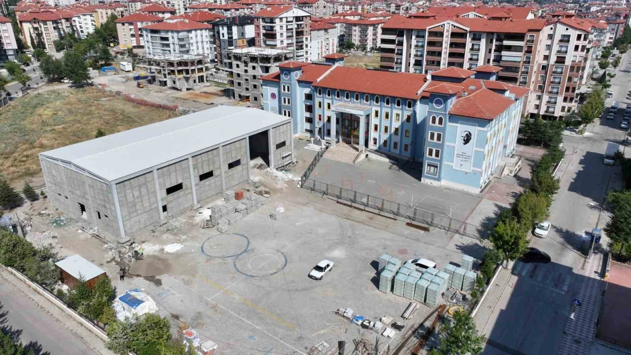 İTO Şehit Mustafa Gözütok Ortaokuluna kapalı spor salonu kazandırılıyor