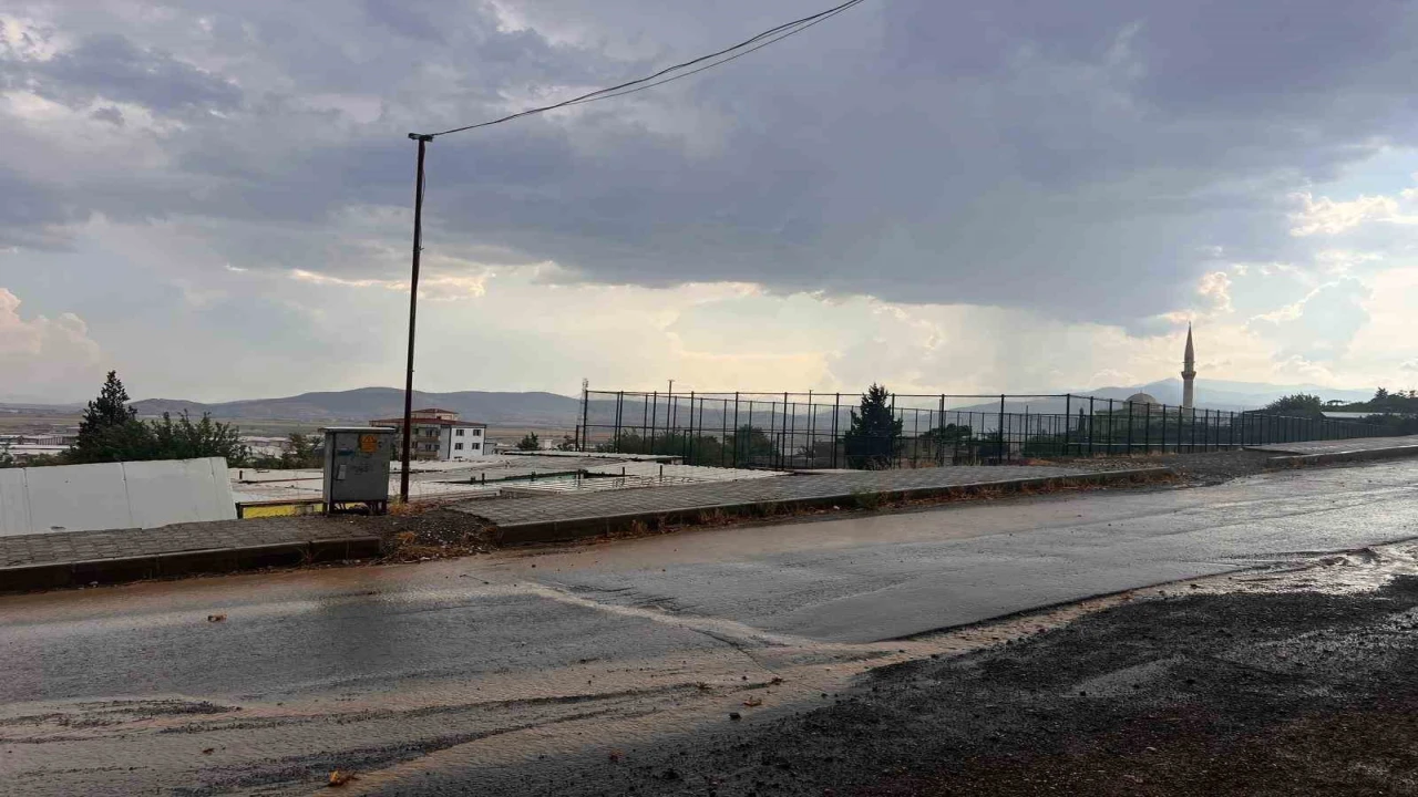 Kahramanmaraşta sağanak yağış etkili oldu