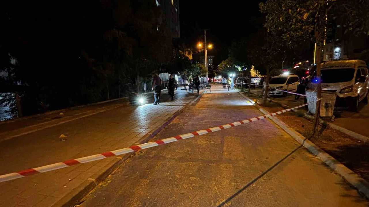 Kaldırımda yürürken silahlı saldırıda yaralandı