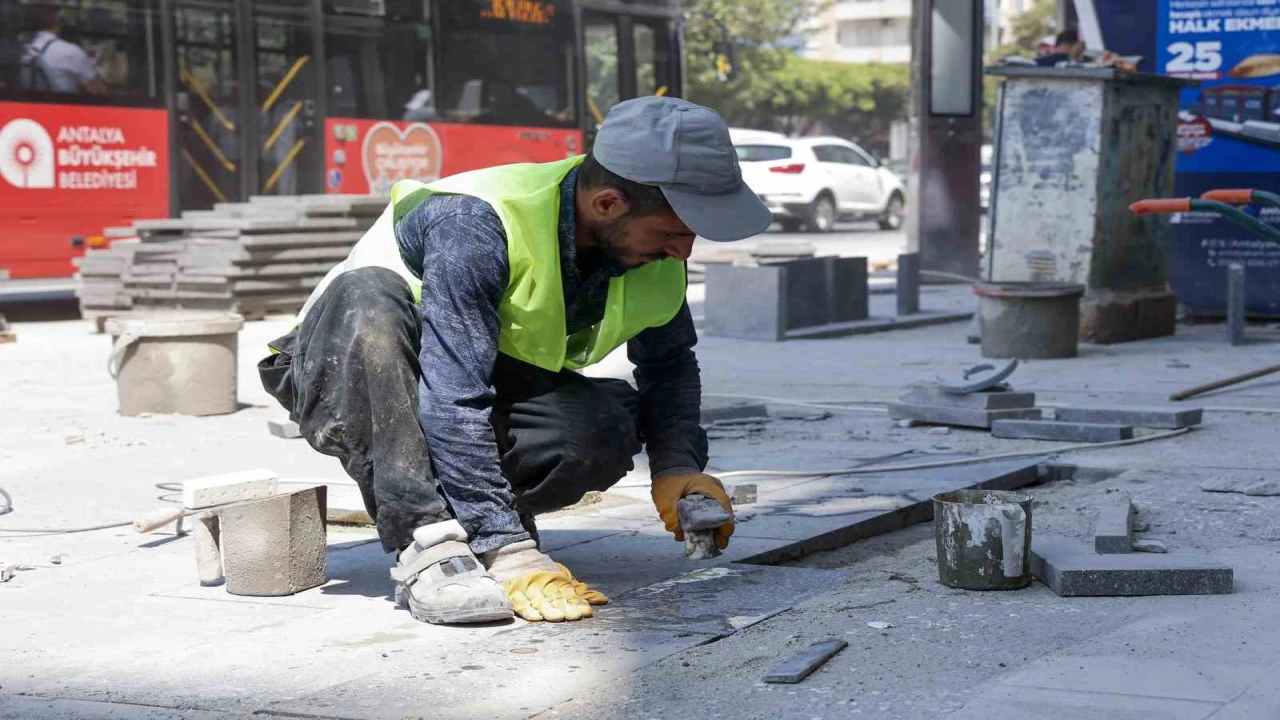 Kent merkezinin üç önemli bulvarına estetik dokunuş
