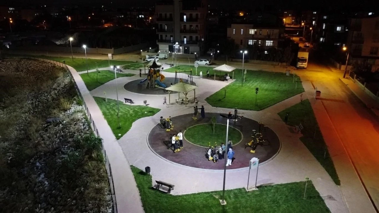 Kepezde 100ün üzerinde park aydınlatıldı