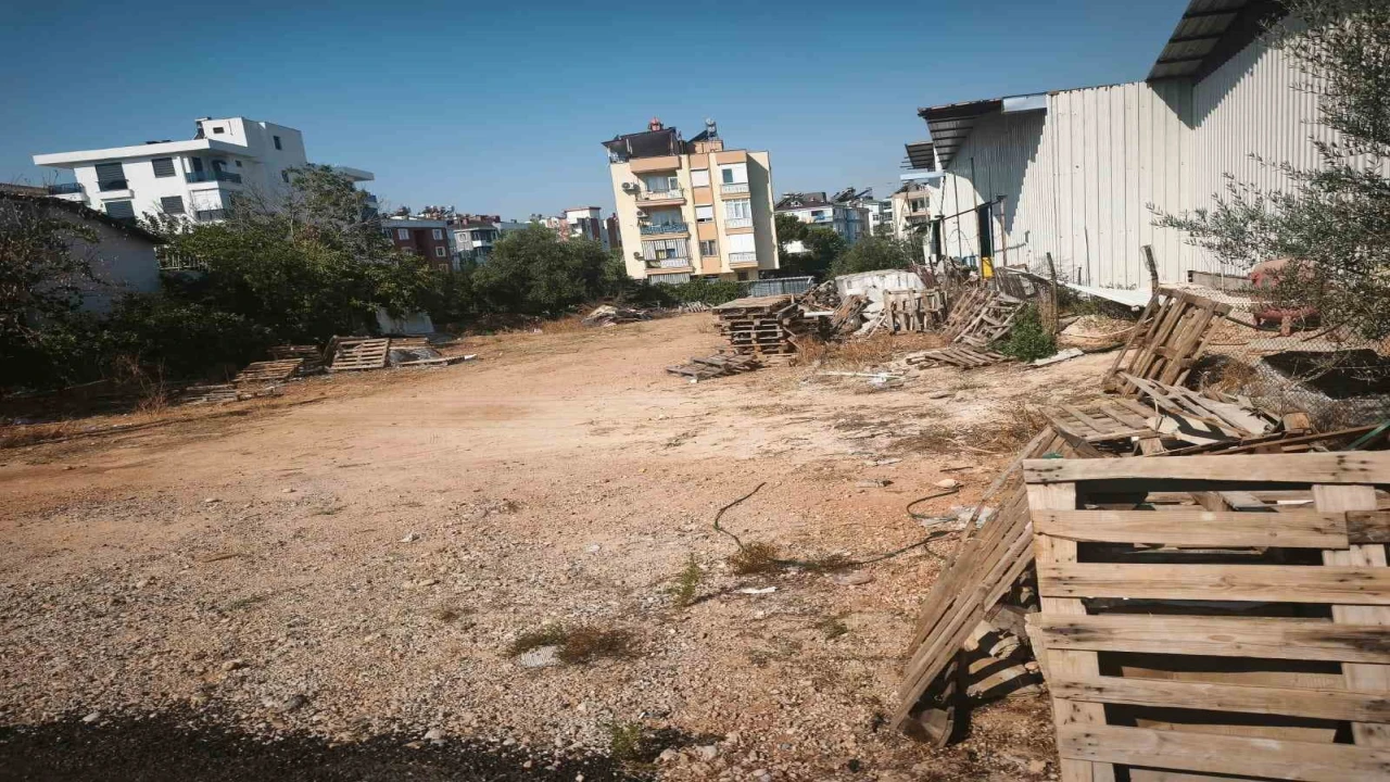 Kepezde 30 kamyon atık temizlendi: 5 firmaya ceza kesildi