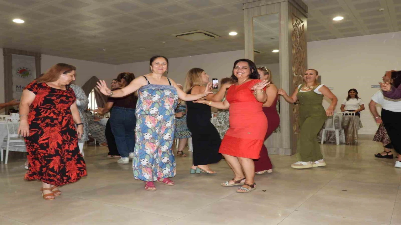 Kepezde kadınlara moral dolu matine