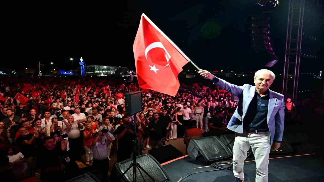 Kepezde Zafer coşkusu: Binlerce Antalyalı Dokumaparkta buluştu
