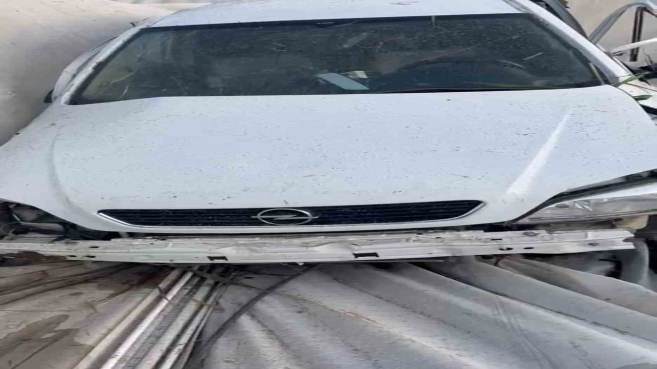 Kontrolden çıkan otomobil seraya yuvarlandı: 1 ölü