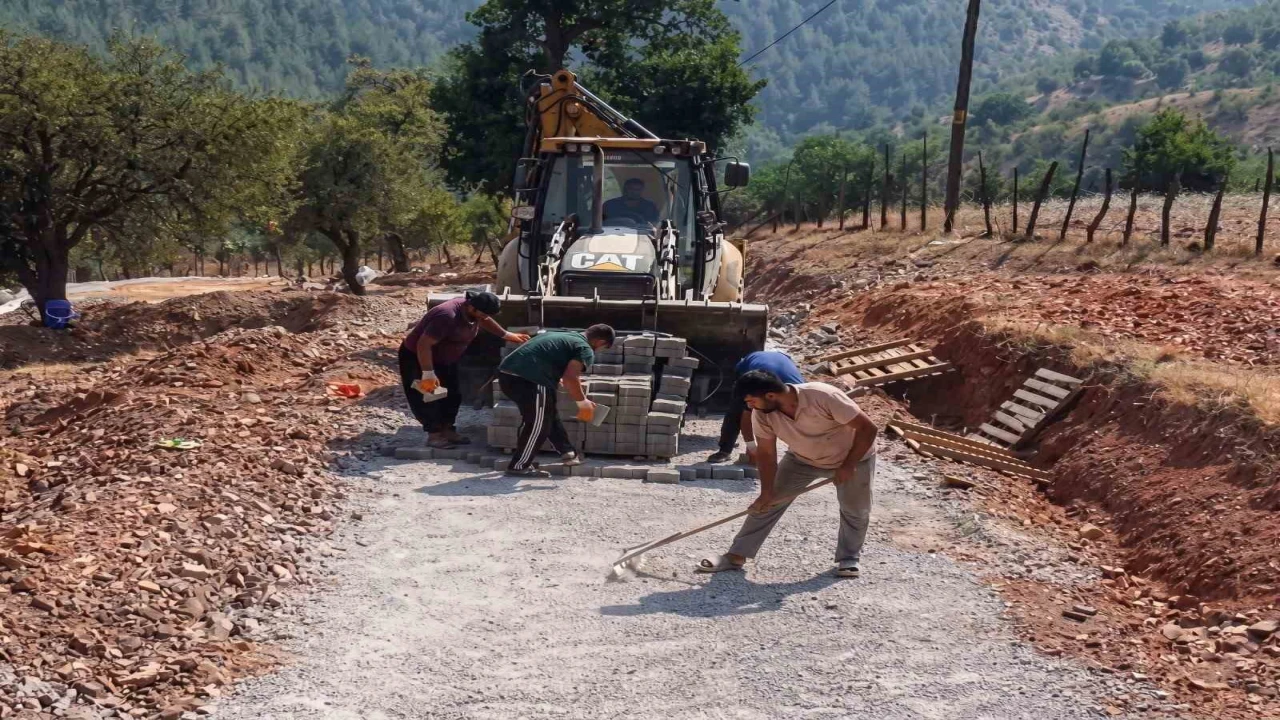 Kozan Belediyesinden 11 mahallede dev yol atağı