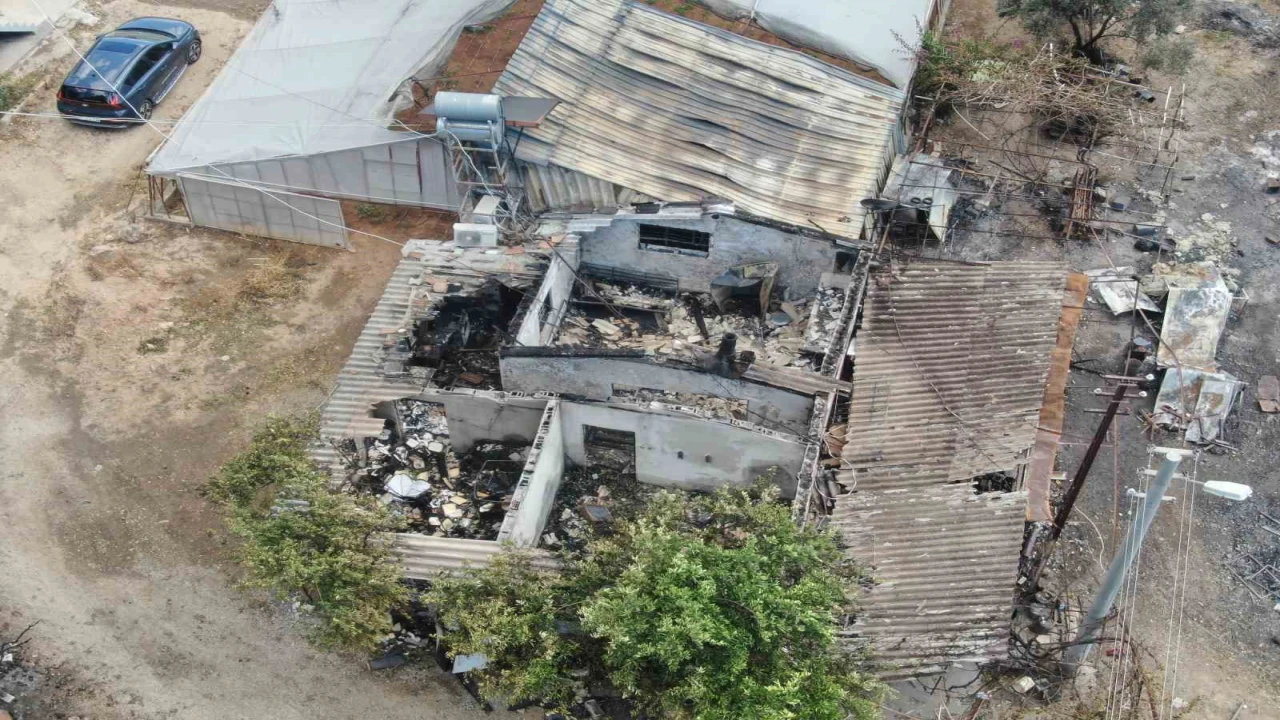 Mahalledeki yangın 80lik çiftin evini ve hatıralarını yaktı