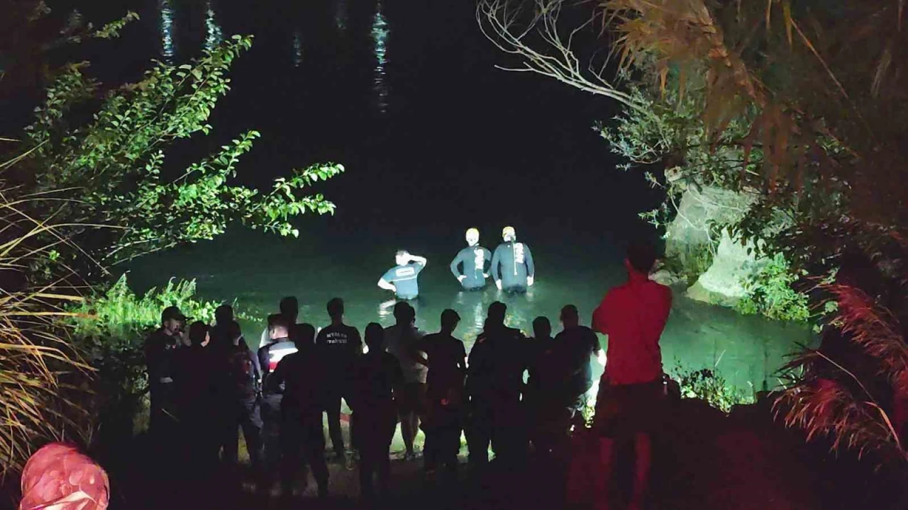 Manavgat Şelalesinde adacıkta mahsur kalan 6 kişi kurtarıldı
