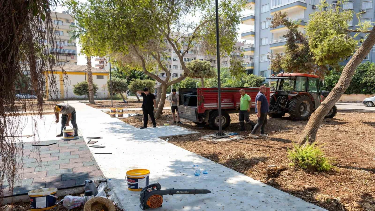 Mersinde iki park baştan sona yenileniyor