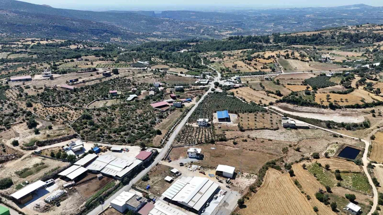 Mersinde kırsal yollar güvenli ve konforlu hale getiriliyor