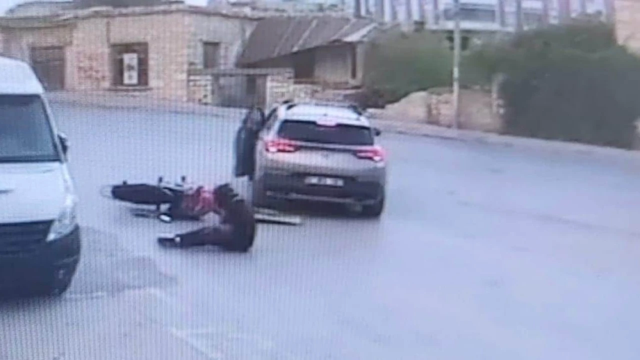 Mersinde otomobil ile motosiklet çarpıştı: 1 yaralı