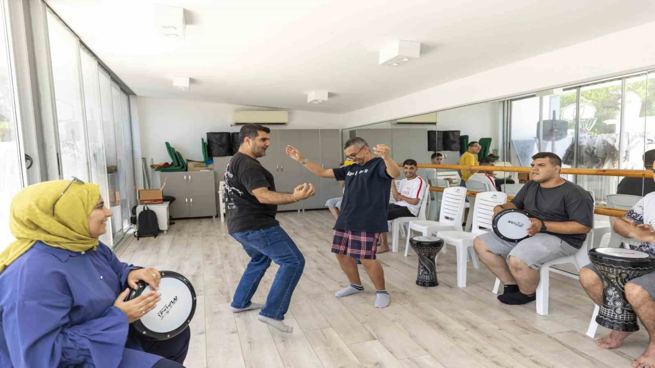 Mersinde özel bireyler yazın tadını etkinliklerle çıkarıyor