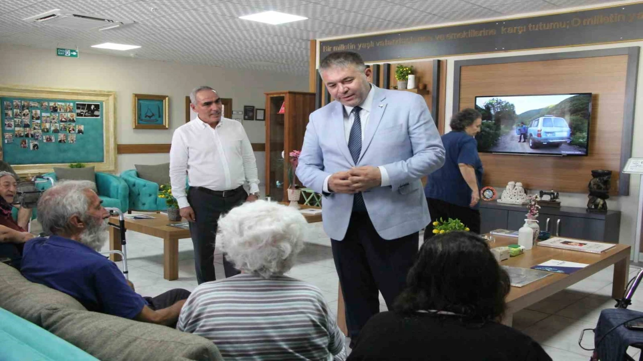 Mersinde yaş almış vatandaşlarla gönül buluşması