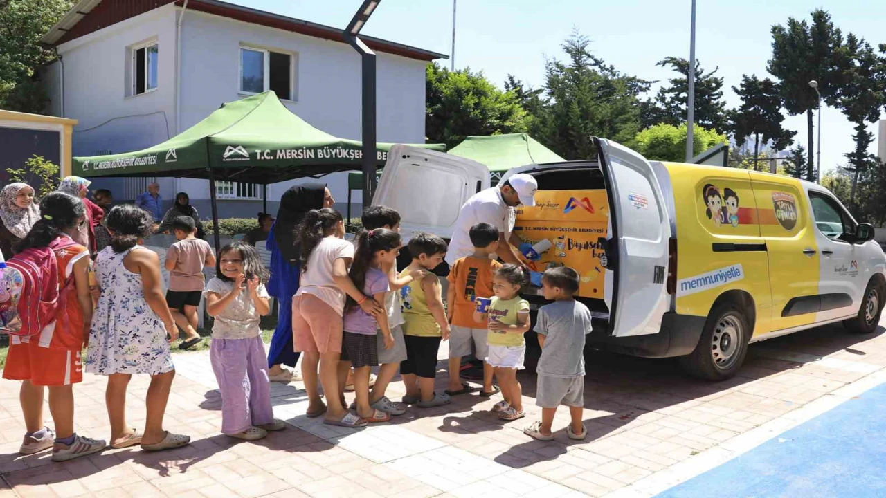 Mersinde yaz sıcaklarında 163 bin bardak limonata dağıtıldı