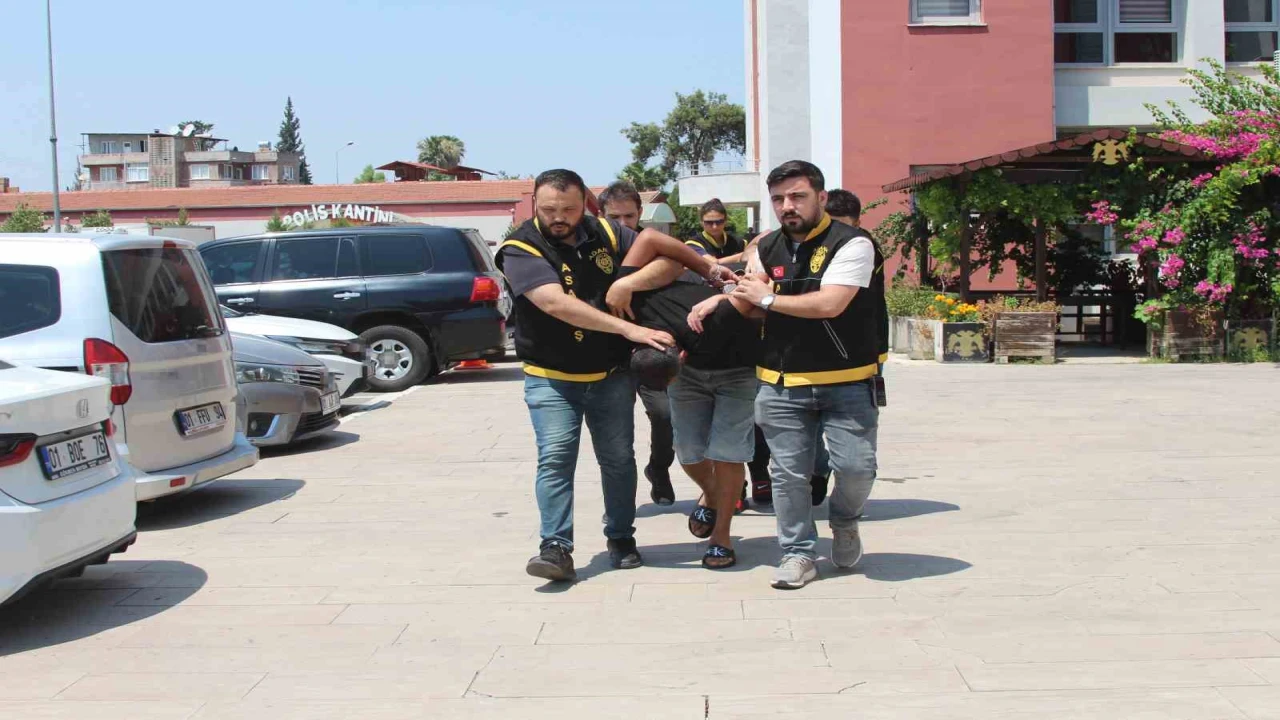 Mezarlıkta kapkaç yaptılar, çaldıkları telefondan 97 bin TL aktardılar