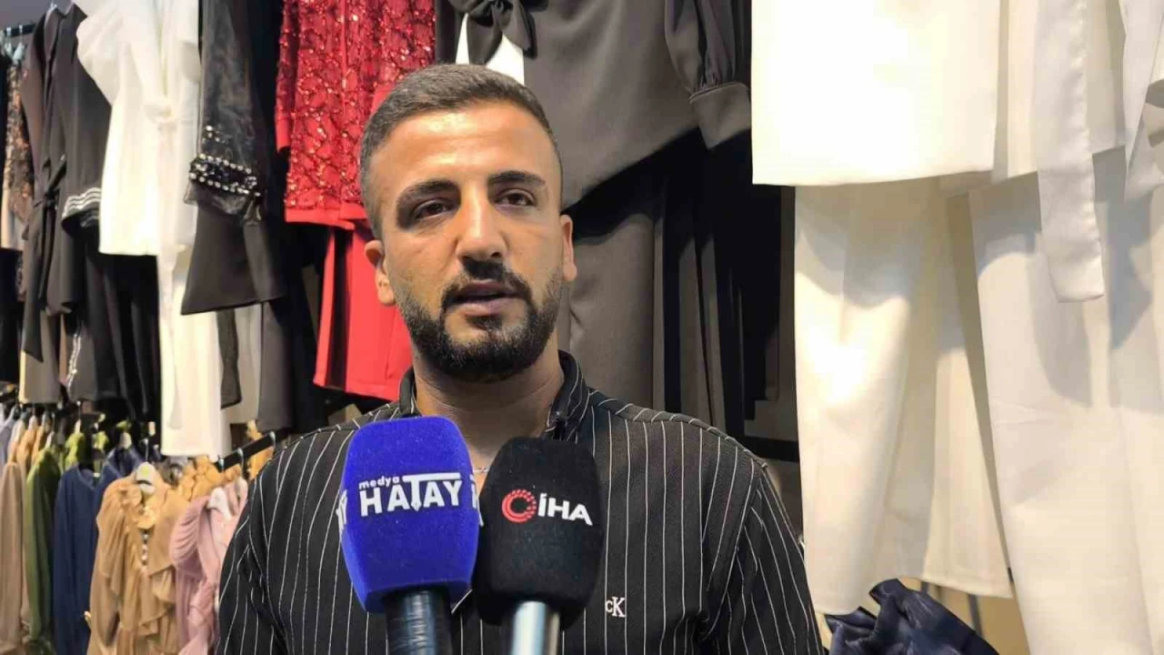 Müşteri gibi geldikleri mağazada çalışanı oyalayıp, bin lirayı çaldılar