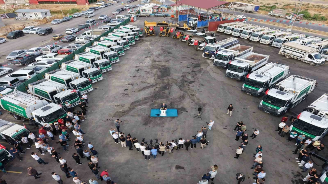 Onikişubat Belediyesi 200 milyon liralık yatırımla 30 yeni hizmet aracı aldı