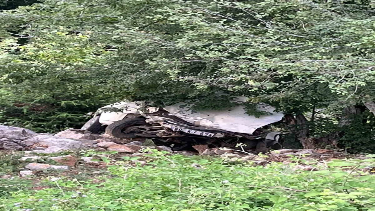 Osmaniyede otomobil uçuruma savruldu: 1 yaralı