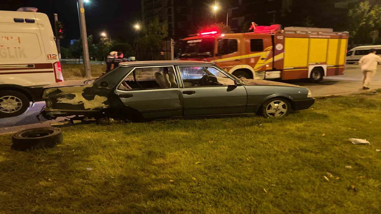 Otomobil ile minibüs çarpıştı: 4 yaralı