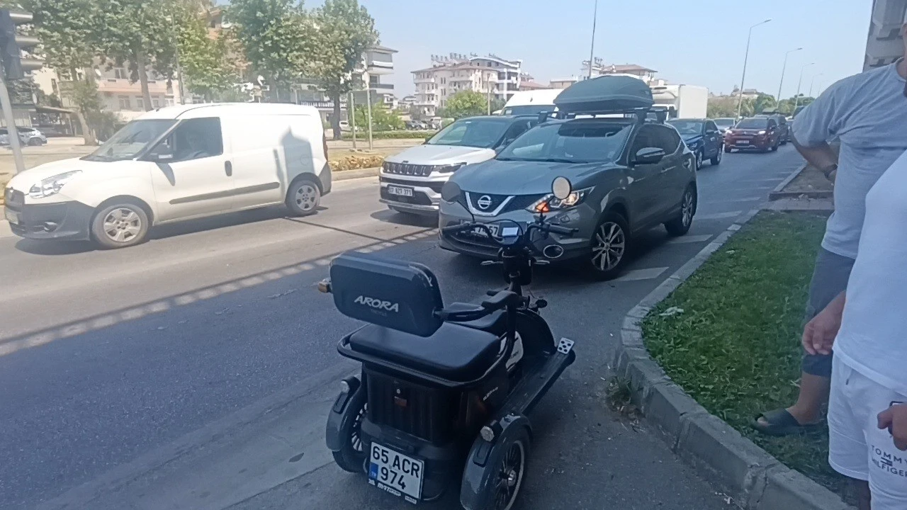 Otomobile çarpmamak için frene bassa da kaza yapmaktan kaçamadı