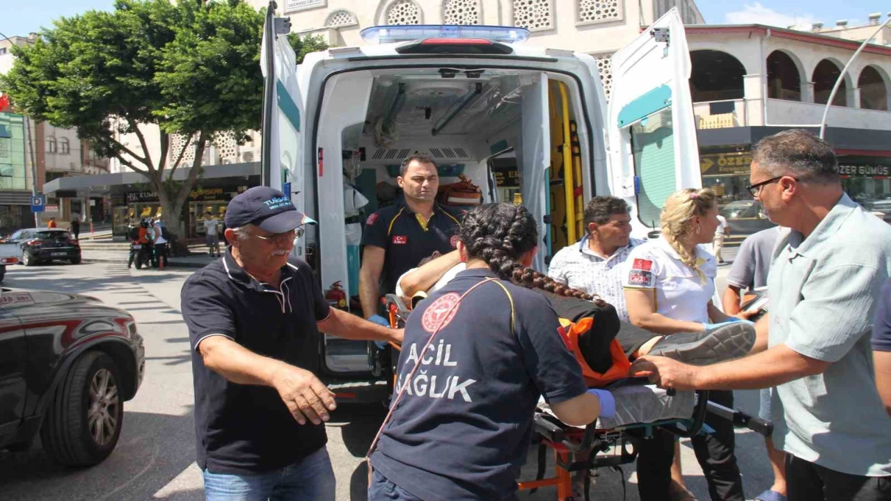 Serikte hafif ticari araç ile motosiklet çarpıştı: 1 yaralı