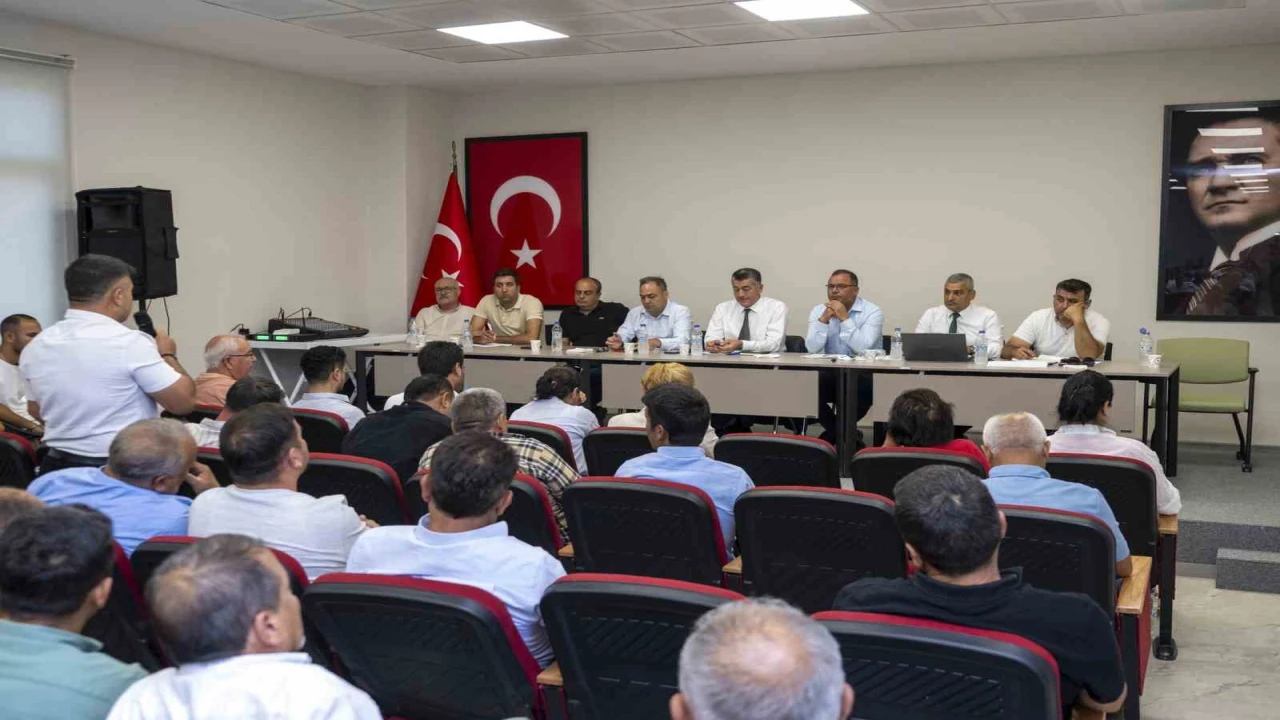 Silifkede mahalle muhtarları istişare toplantısında buluştu