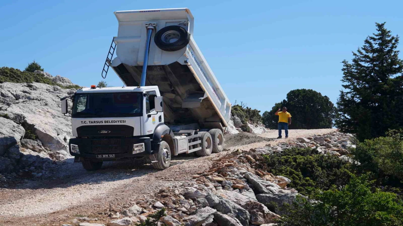 Tarsusta kırsal mahallelerin yol sorunu çözülüyor