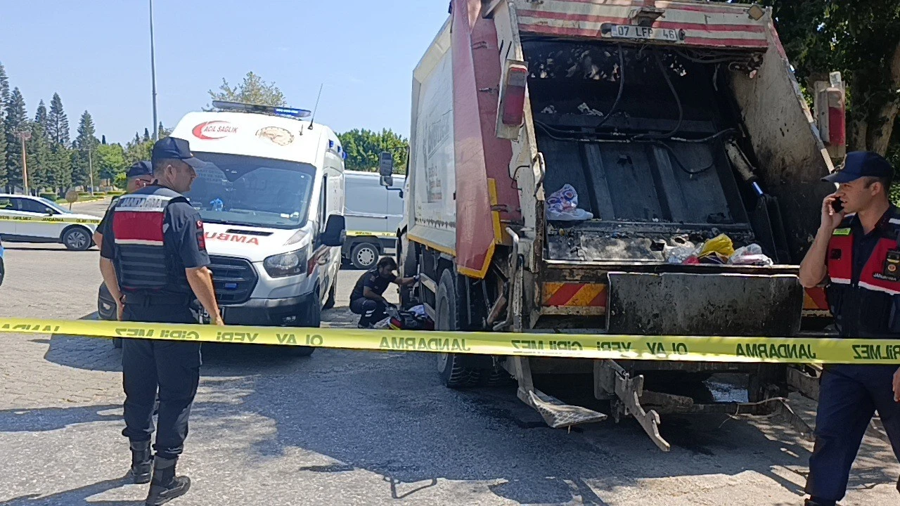 Temizlik işçisi görev yaptığı çöp kamyonunun altında kalarak hayatını kaybetti