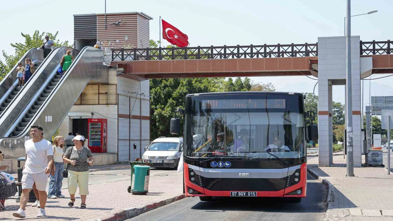 Toplu taşıma araçlarının durakta bekleyen yolcuyu almadan geçme hakkı yok