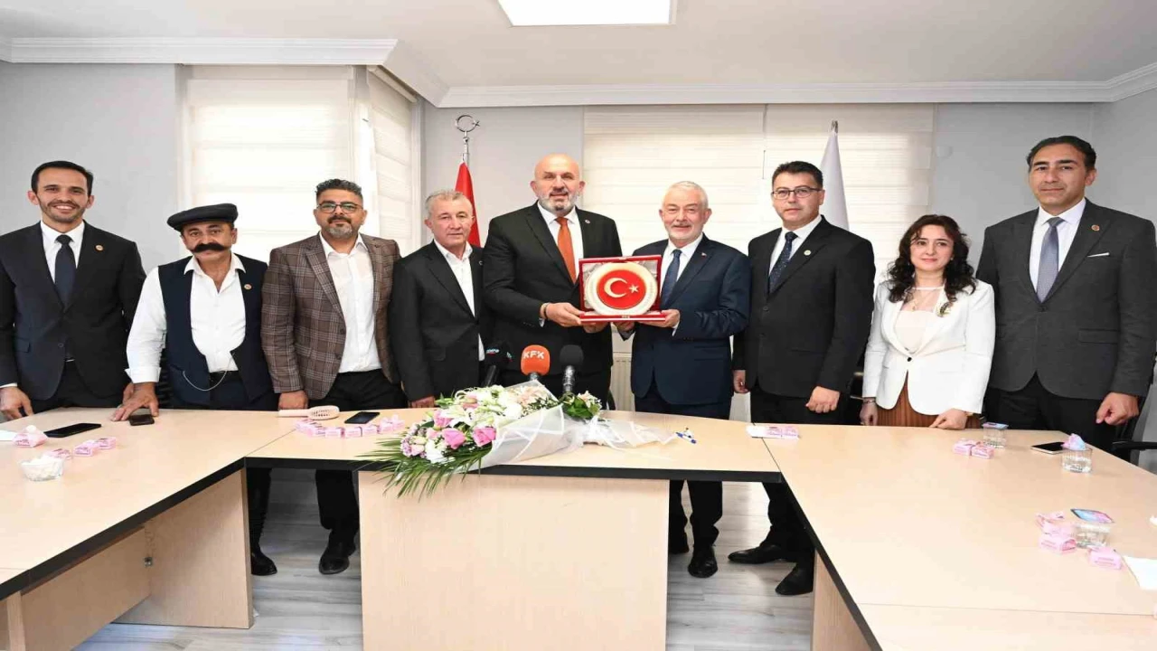 Türkiye Muhtarlar Konfederasyonundan Başkan Başdeğirmene ‘Yılın En Başarılı Belediye Başkanı ödülü