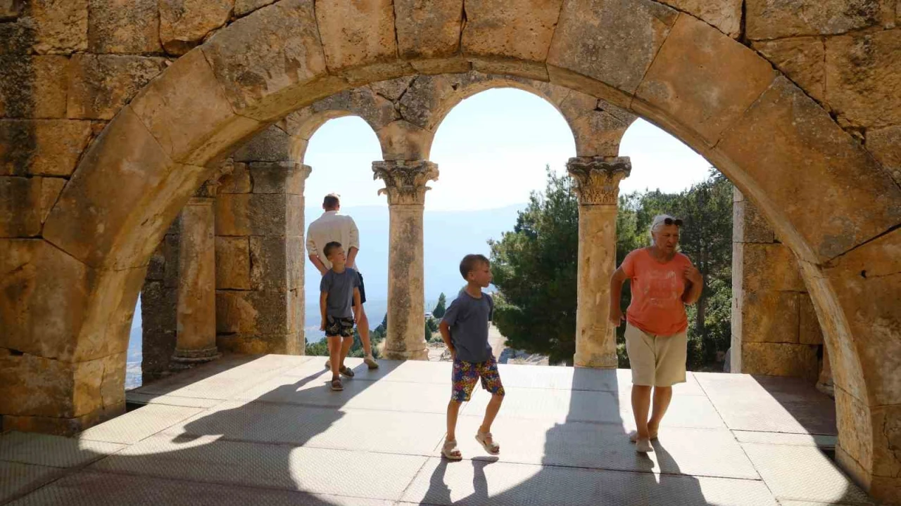 UNESCO listesindeki Alahan Manastırı zamana direniyor