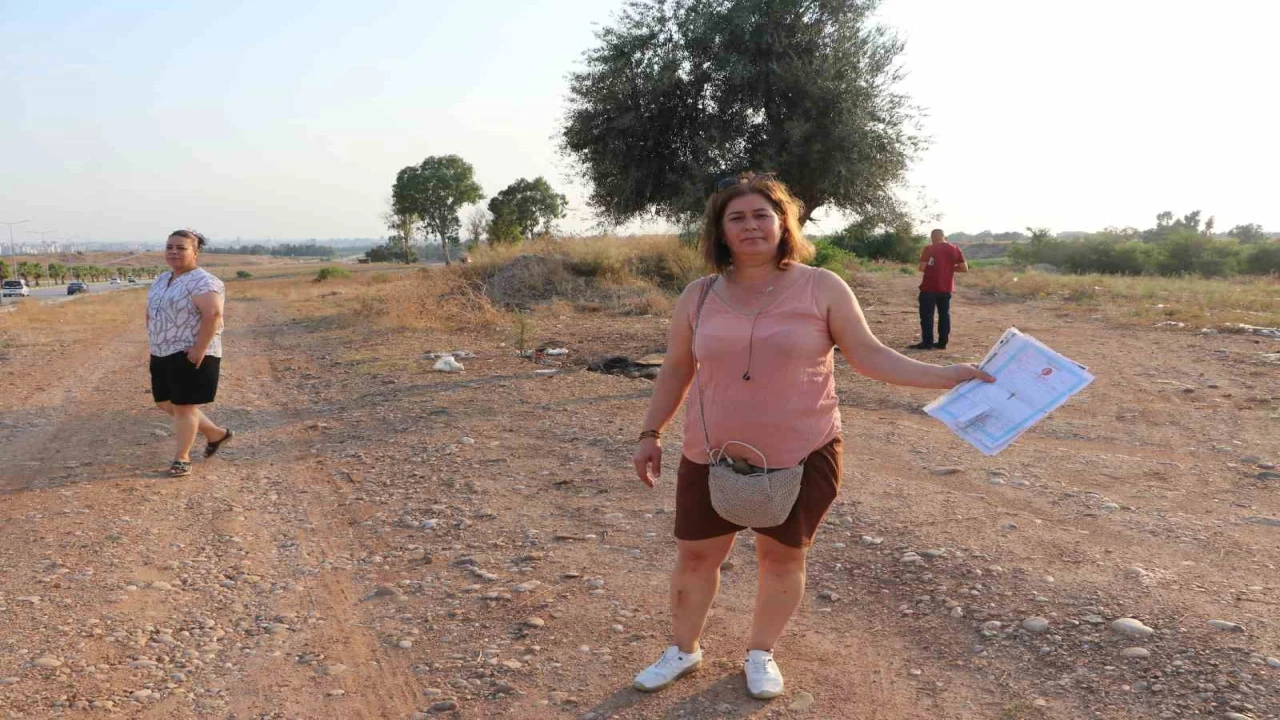 Üniversite yıllarca araziyi işgal etti, belediye istimlak etmeden bulvar geçirdi, şimdi de başkası karpuz ekti