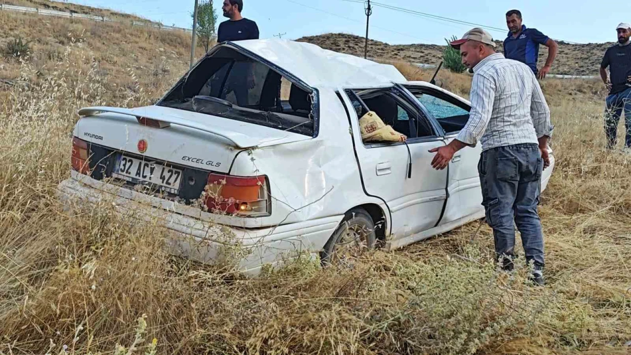 Yalvaçta otomobil şarampole devrildi: 1 yaralı