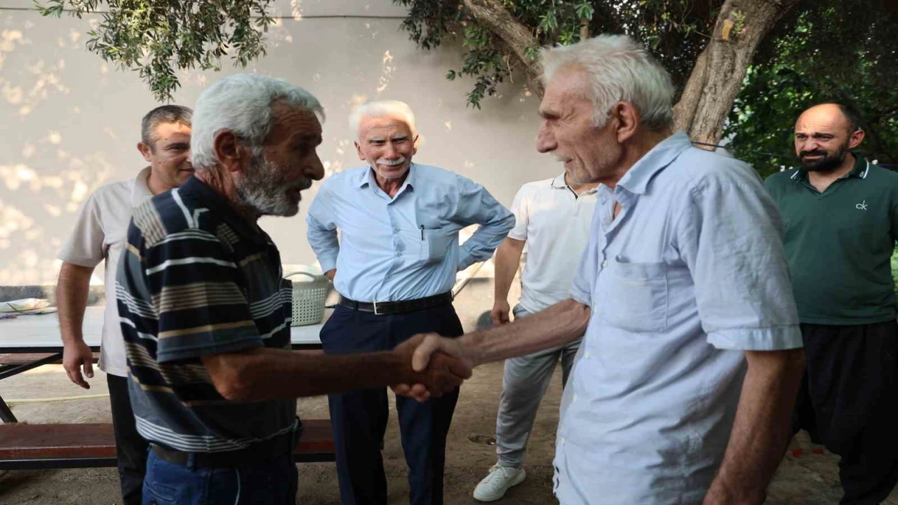 Yaşlı adamlardan örnek davranış