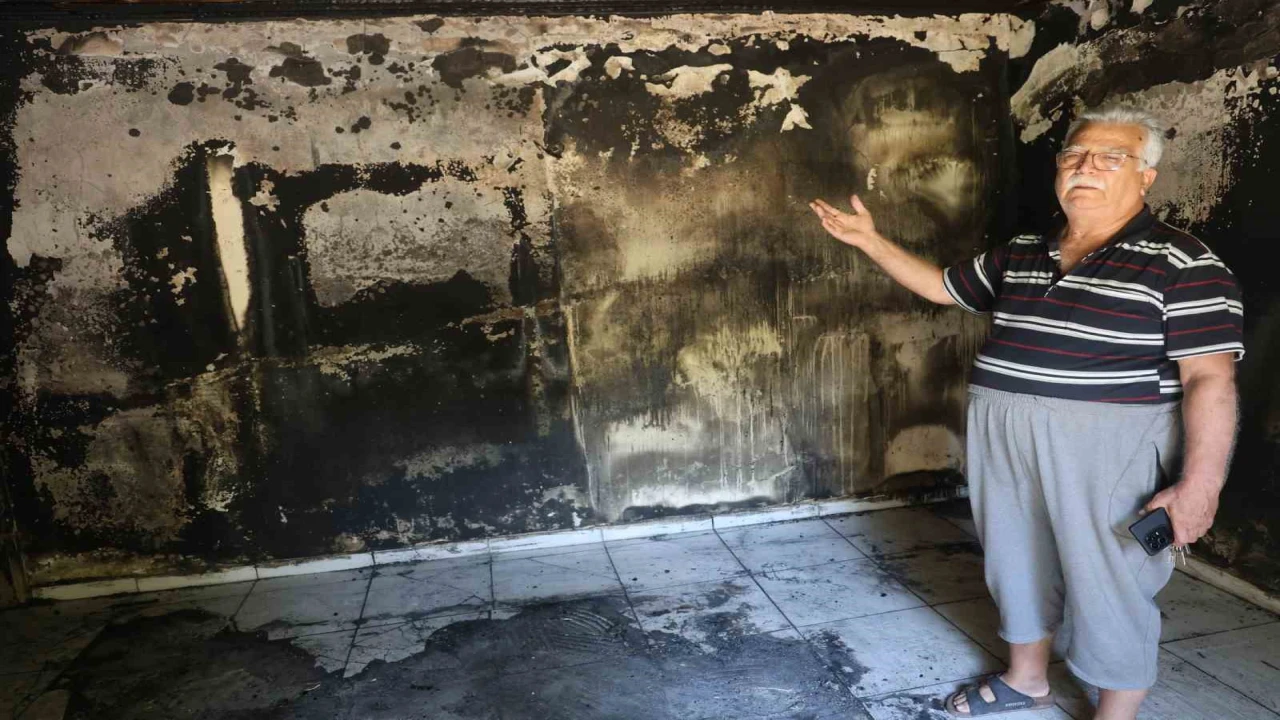 Yaşlı çiftin alevlere teslim olan 40 yıllık evlerinden geriye camı renklendiren çiçekleri kaldı