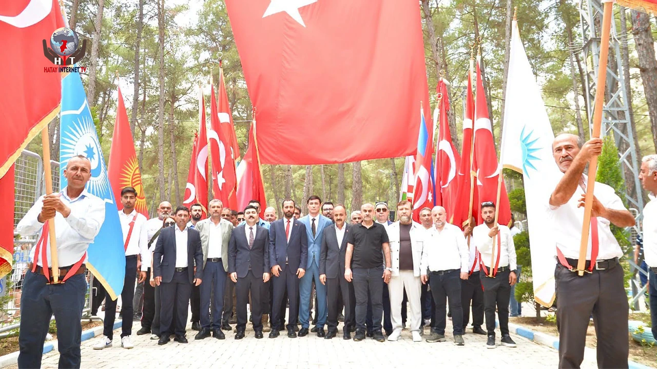YAYLADAĞI’NDA PROTOKOL VATANDAŞLARI SELAMLADI