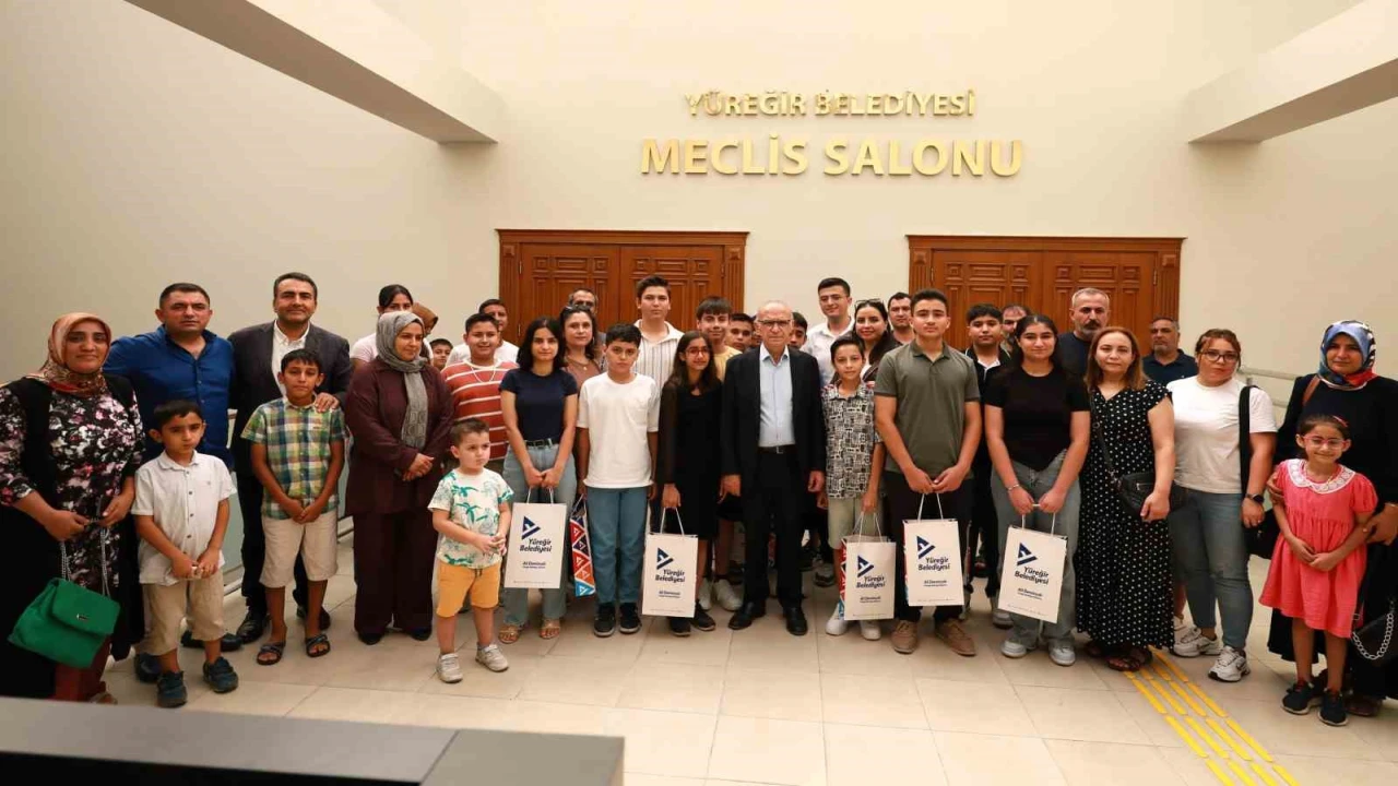 Yüreğirde başarılı öğrencilere tablet ödülü