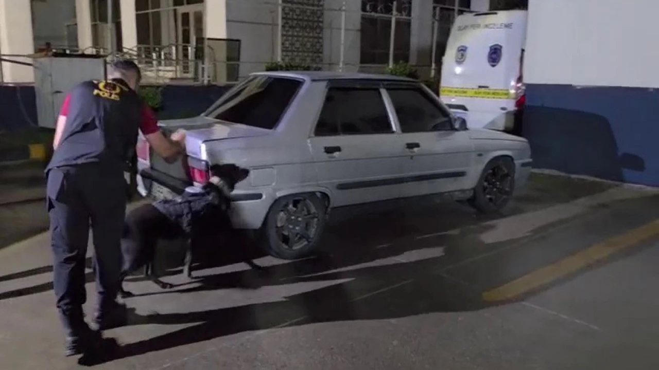 200 bin TLlik otomobille 2 buçuk milyon TLlik kokain kaçırırlarken yakalandılar